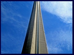 CN Tower 04  - 553m high, world's tallest tower 1976-2010